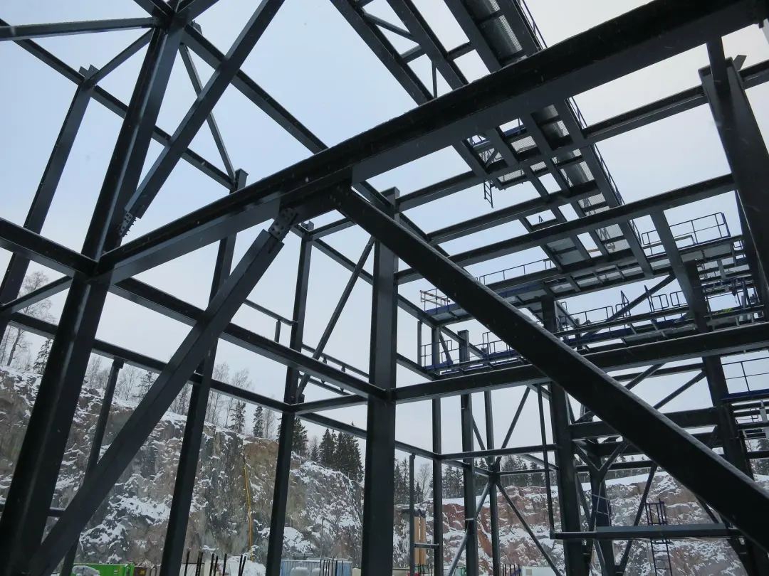 How Steel Frames Integrate With Other Materials